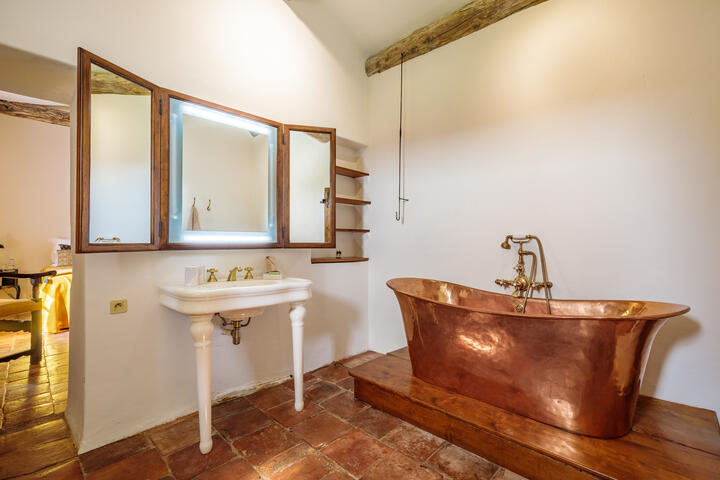 22 - Bastide de Luberon: Villa: Bathroom