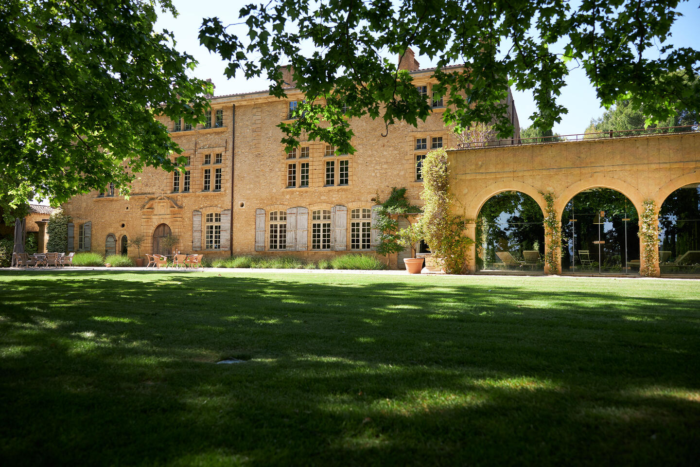 24 - Château de Luberon: Villa: Exterior