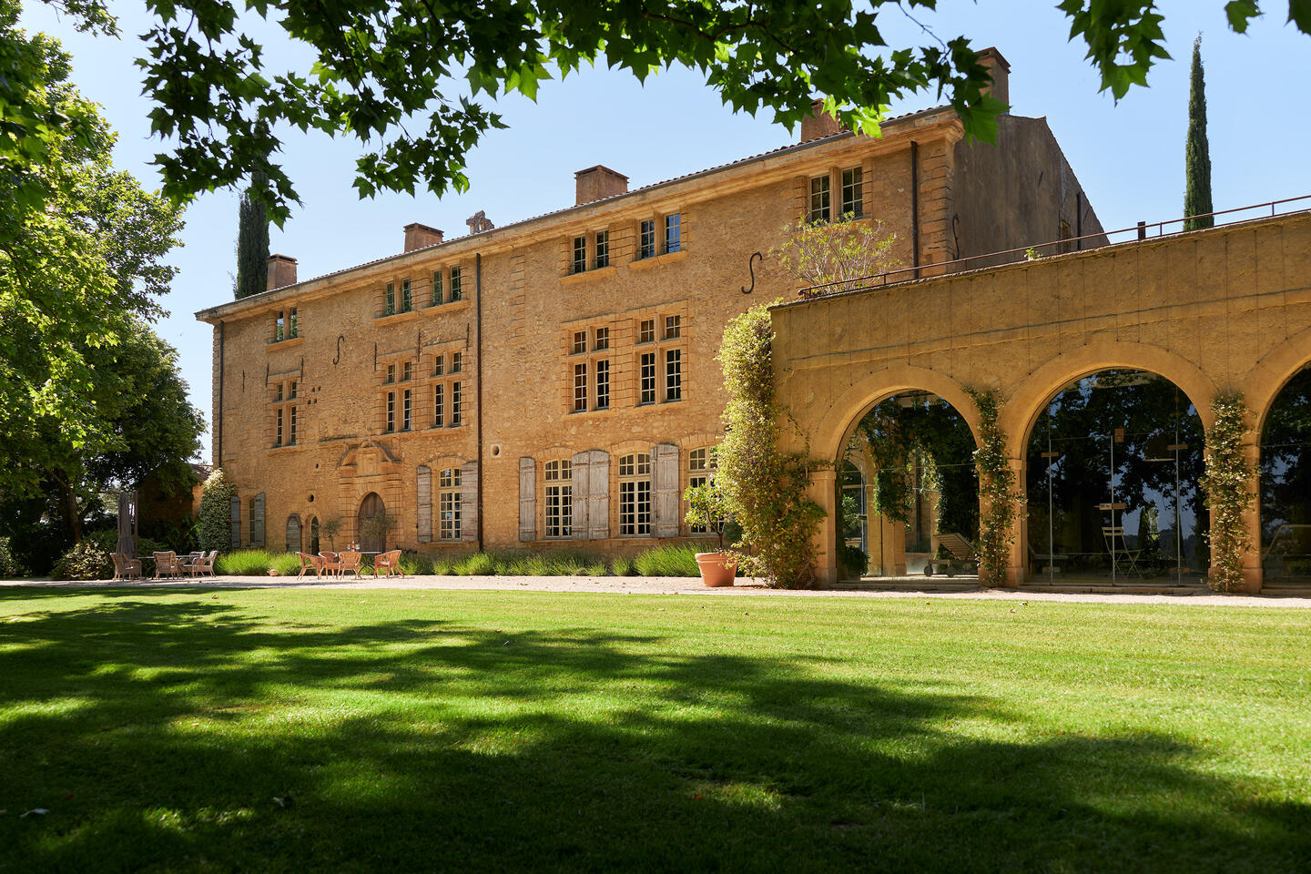 18 - Château de Luberon: Villa: Exterior
