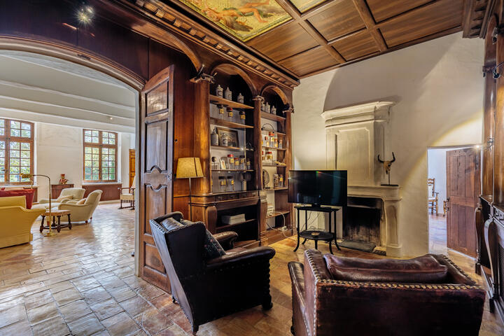 64 - Château de Luberon: Villa: Interior