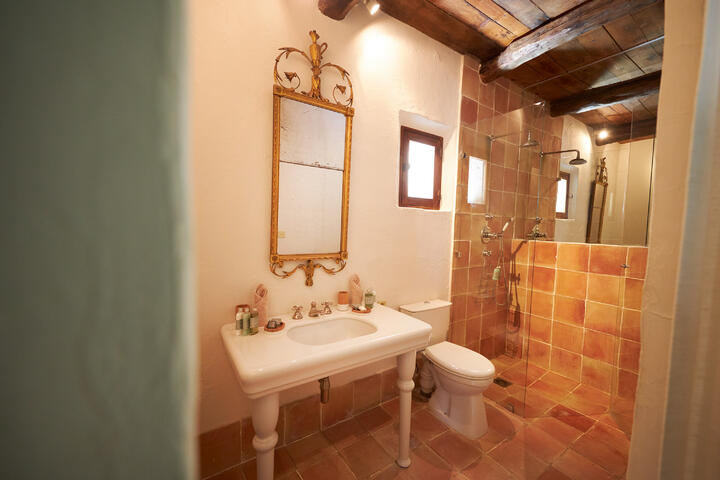 89 - Château de Luberon: Villa: Bathroom
