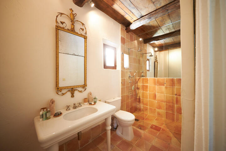 113 - Domaine de Luberon: Villa: Bathroom