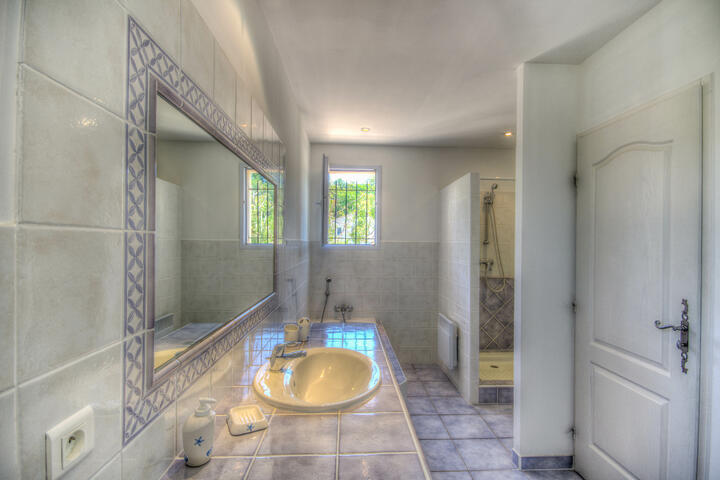 32 - Chez Alare: Villa: Bathroom