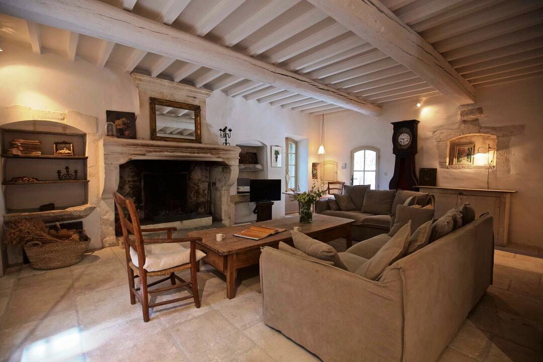 Beautifully Rennovated Farmhouse with Private Pool 16 - Chez Vincent: Villa: Interior