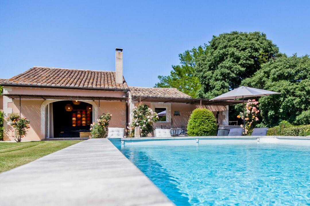 Provençal Holiday Rental with a Heated Pool in the Alpilles 7 - Villa de Manon: Villa: Pool