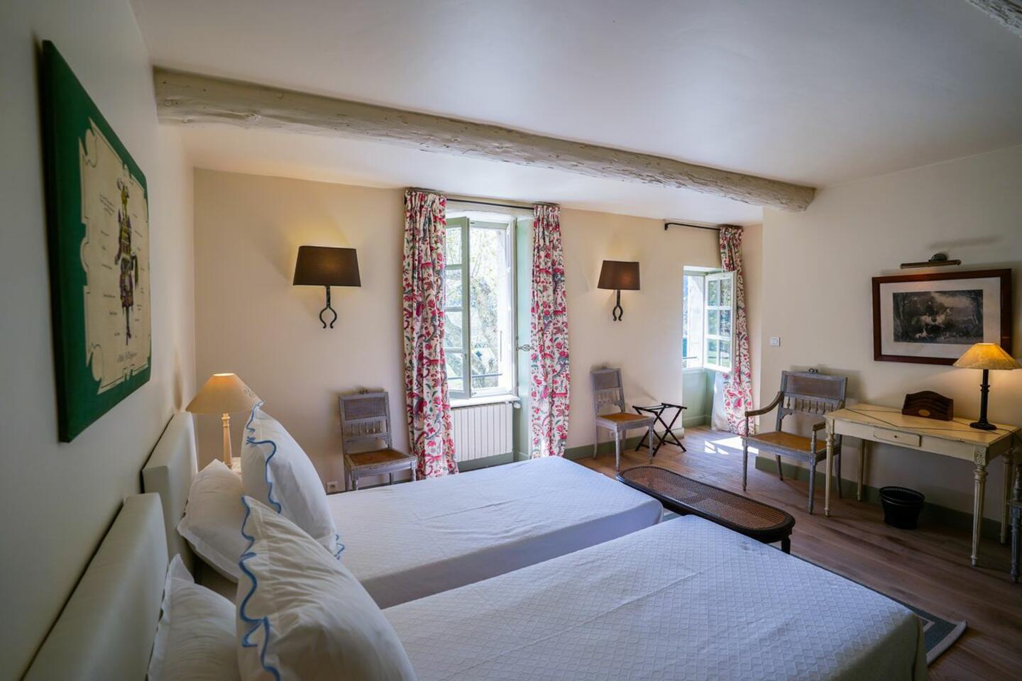 30 - Mas Saint-Andiol: Villa: Bedroom