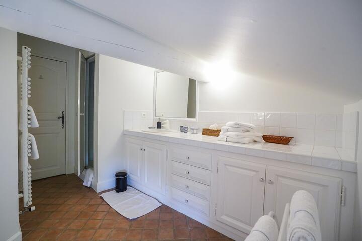 40 - Mas Saint-Andiol: Villa: Bathroom