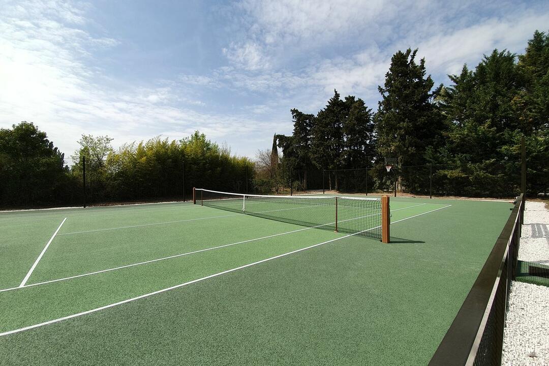 Magnifique domaine avec tennis privé près de Saint-Rémy 4 - Mas Saint-Andiol: Villa: Exterior