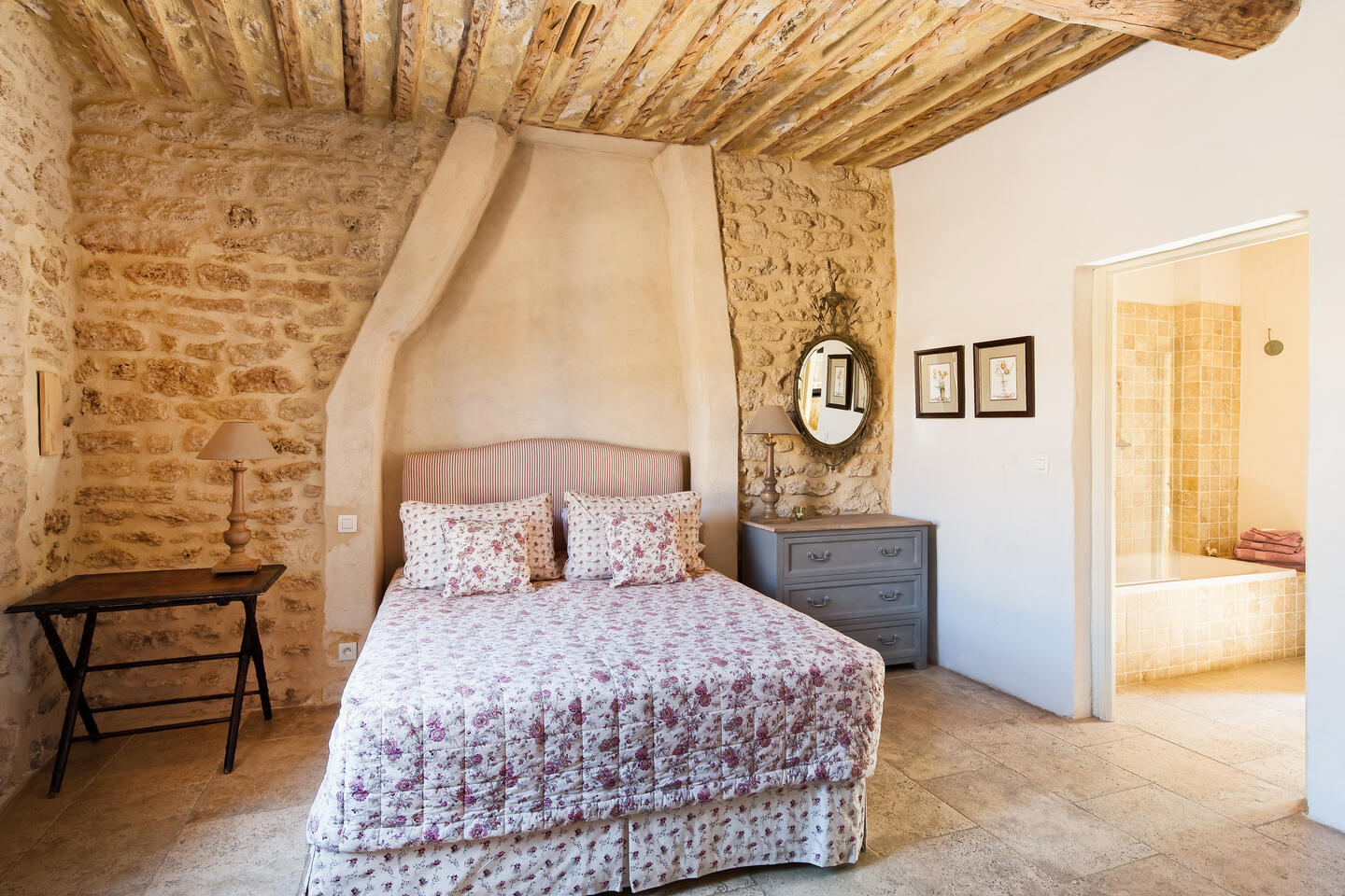 32 - Mas Pont-du-Gard: Villa: Bedroom