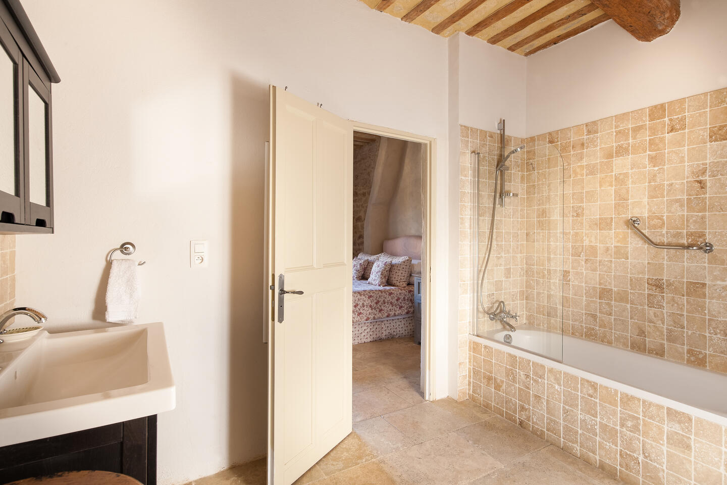 35 - Mas Pont-du-Gard: Villa: Bathroom