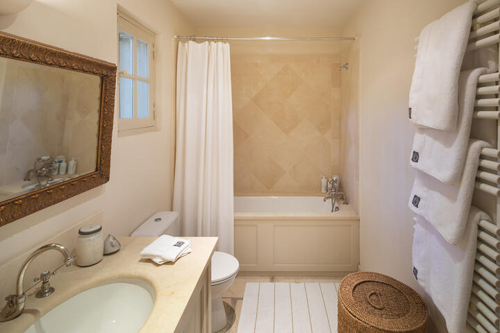52 - Mas Provence: Villa: Bathroom