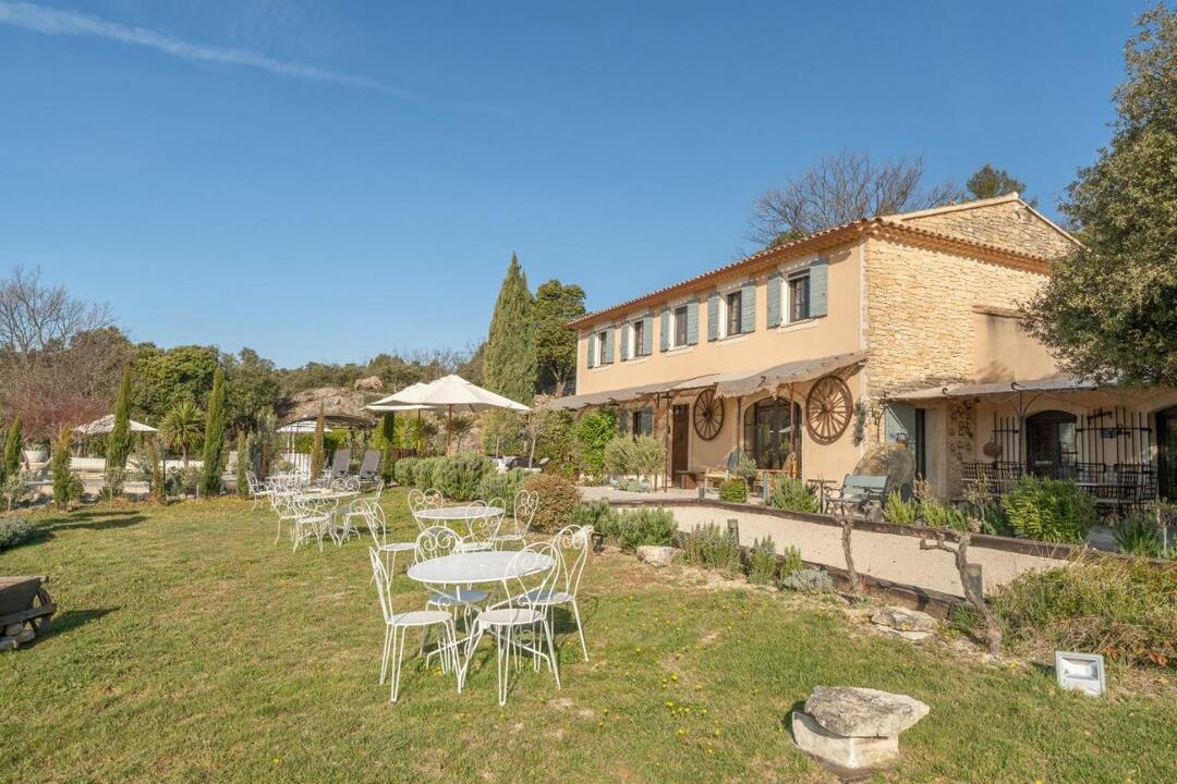 Onlangs gerestaureerd landhuis met verwarmd zwembad 6 - Bastide des Chênes: Villa: Exterior