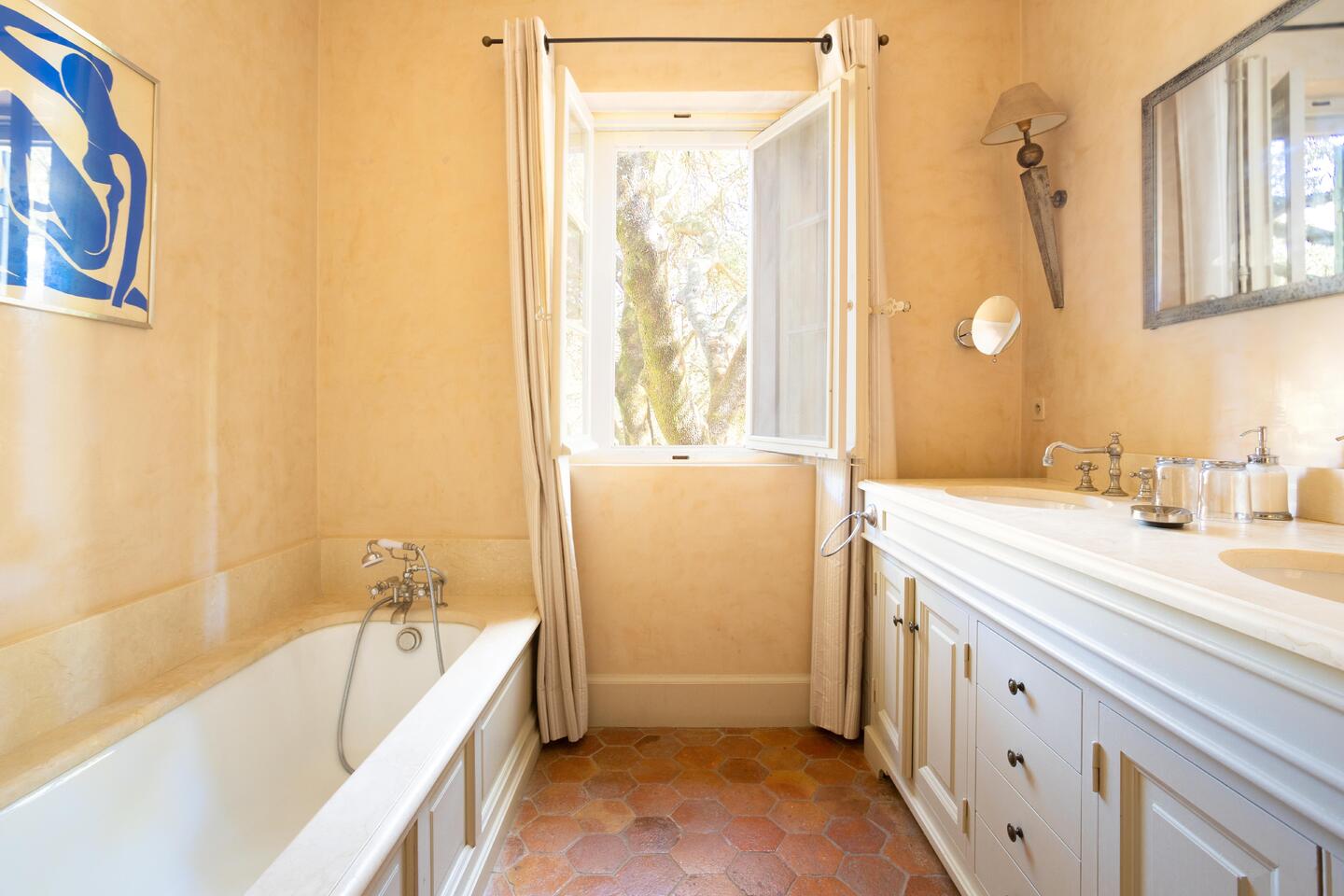 65 - Maison Pellegrine: Villa: Bathroom