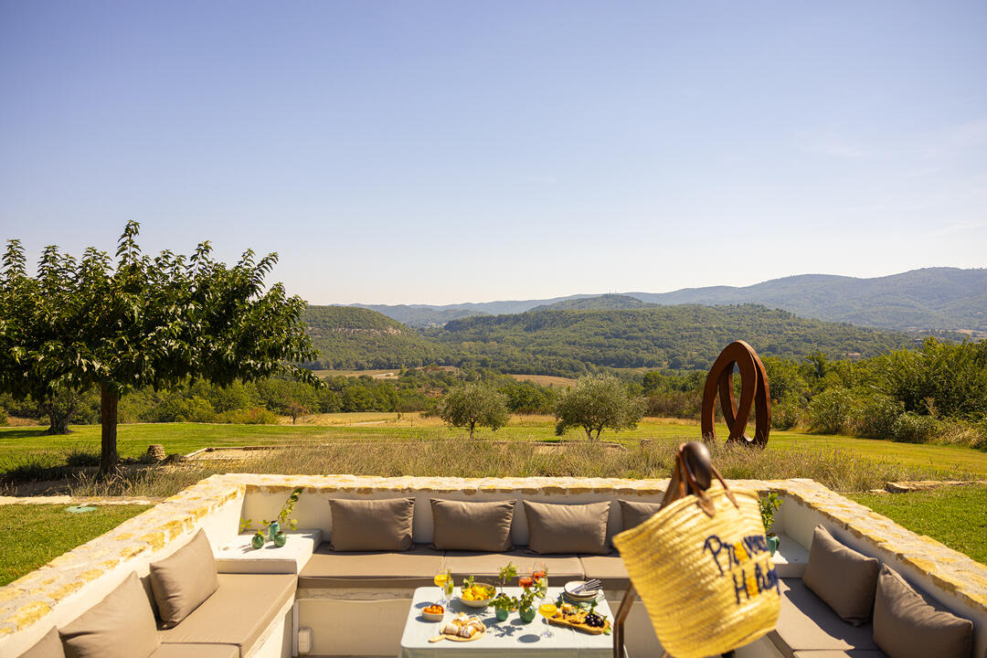 Magnifique propriété dans la campagne de Viens, avec vue panoramique 5 - Combe des Fougères: Villa: Exterior