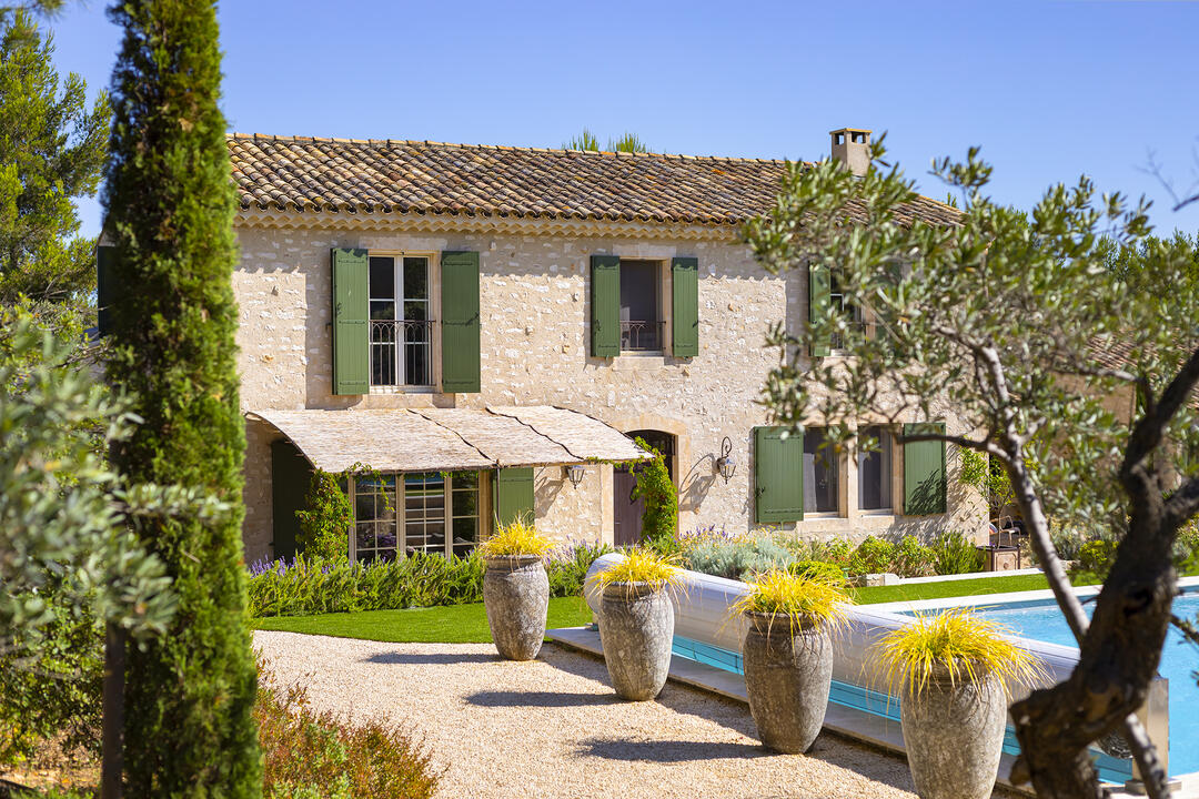 Luxuriöses Ferienhaus mit Poolhaus in Eygalières 5 - Le Mas de la Cabro: Villa: Exterior