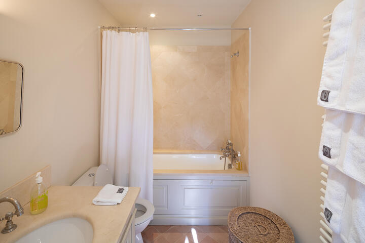 53 - Mas Provence: Villa: Bathroom
