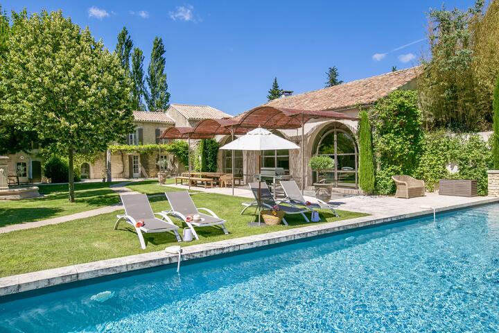 Luxury holiday home in Saint-Rémy-de-Provence