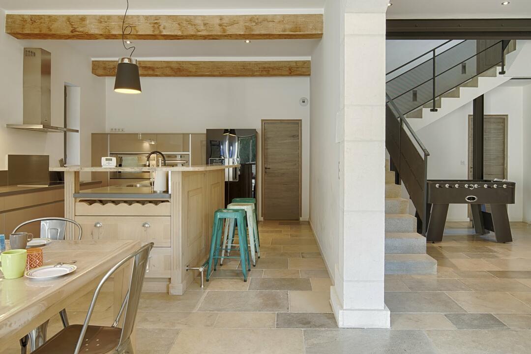 Boerderij met airconditioning, charme en eigentijds design 6 - Le Mas de la Pinède: Villa: Interior