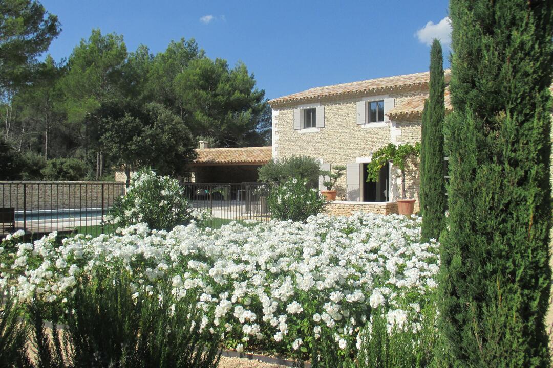 Air-conditioned farmhouse, with charm and contemporary design 7 - Le Mas de la Pinède: Villa: Exterior