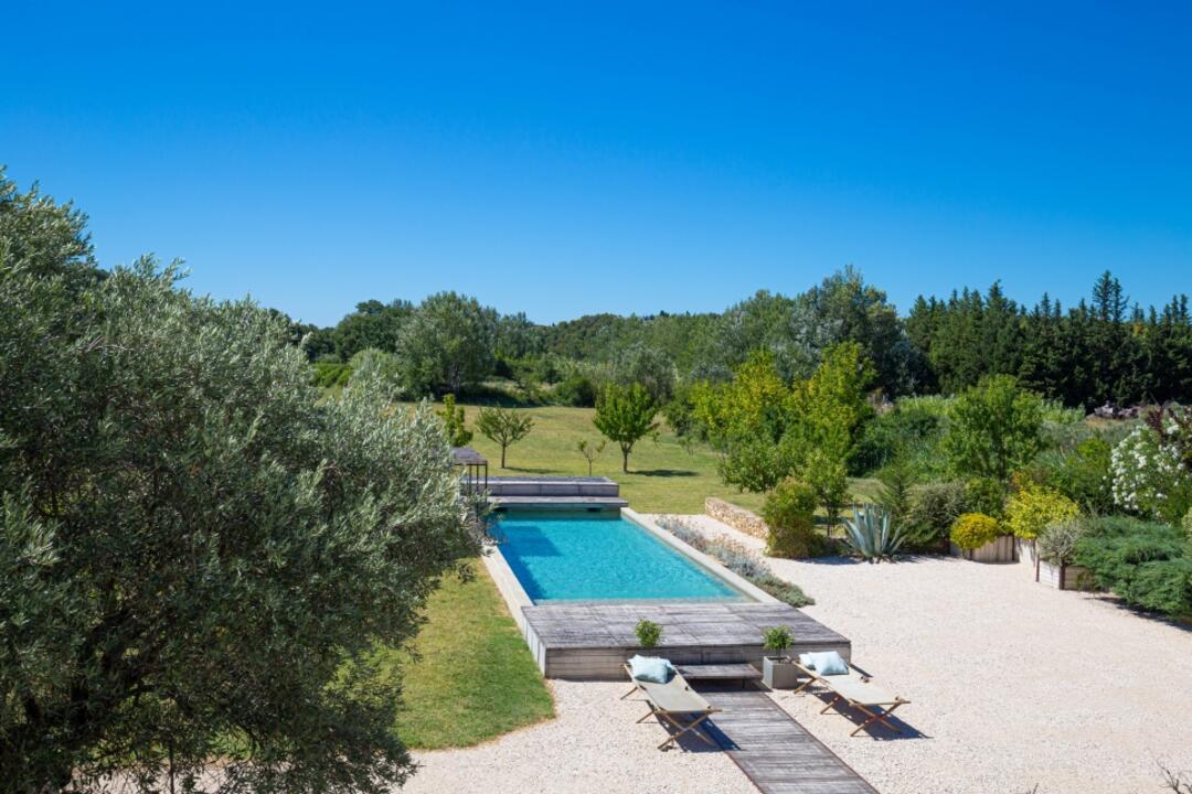 Modern Holiday Rental Within Walking Distance to the Village 15 - Villa Beaumes: Villa: Pool