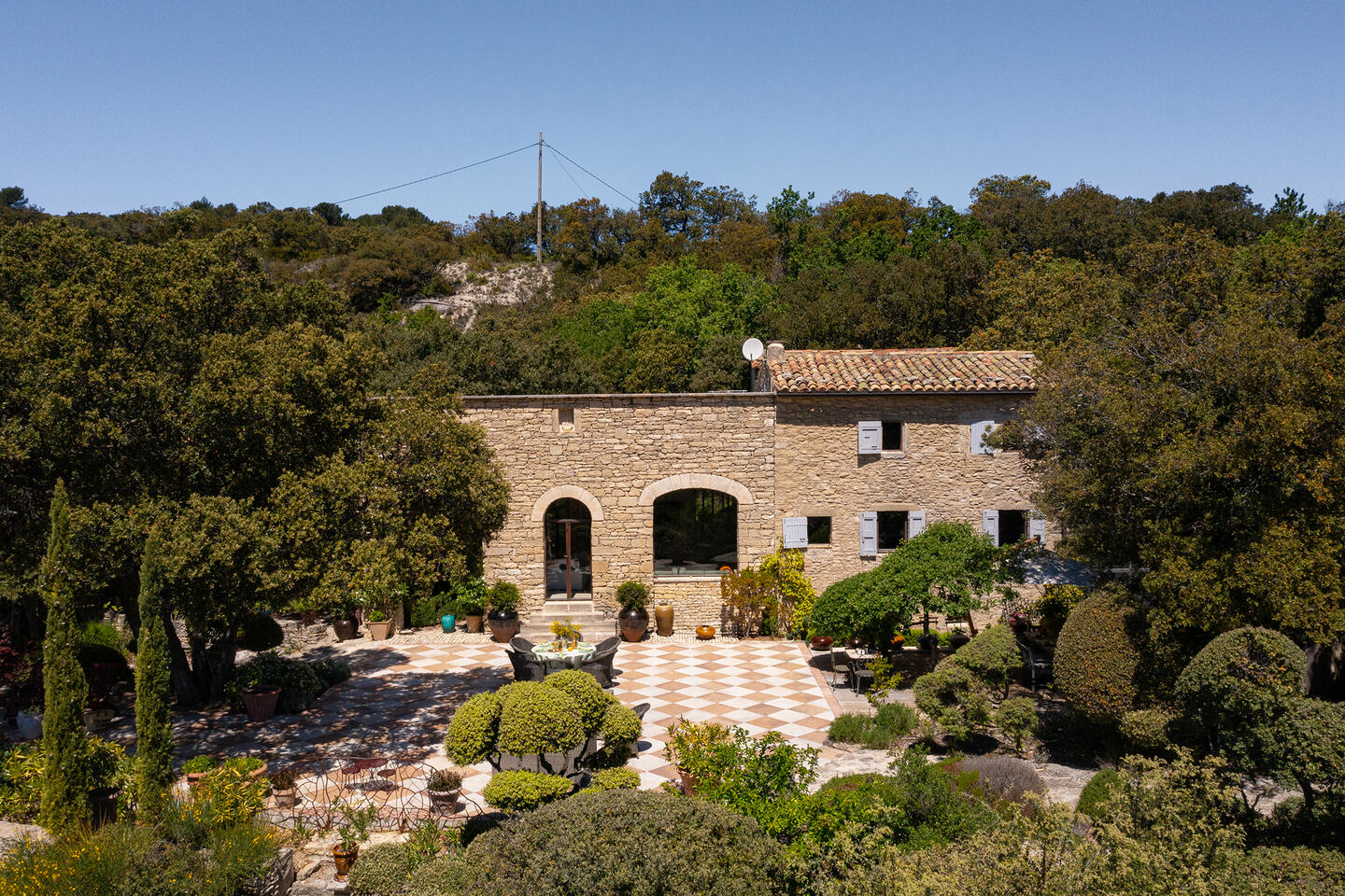2 - Un Secret Provençal: Villa: Exterior
