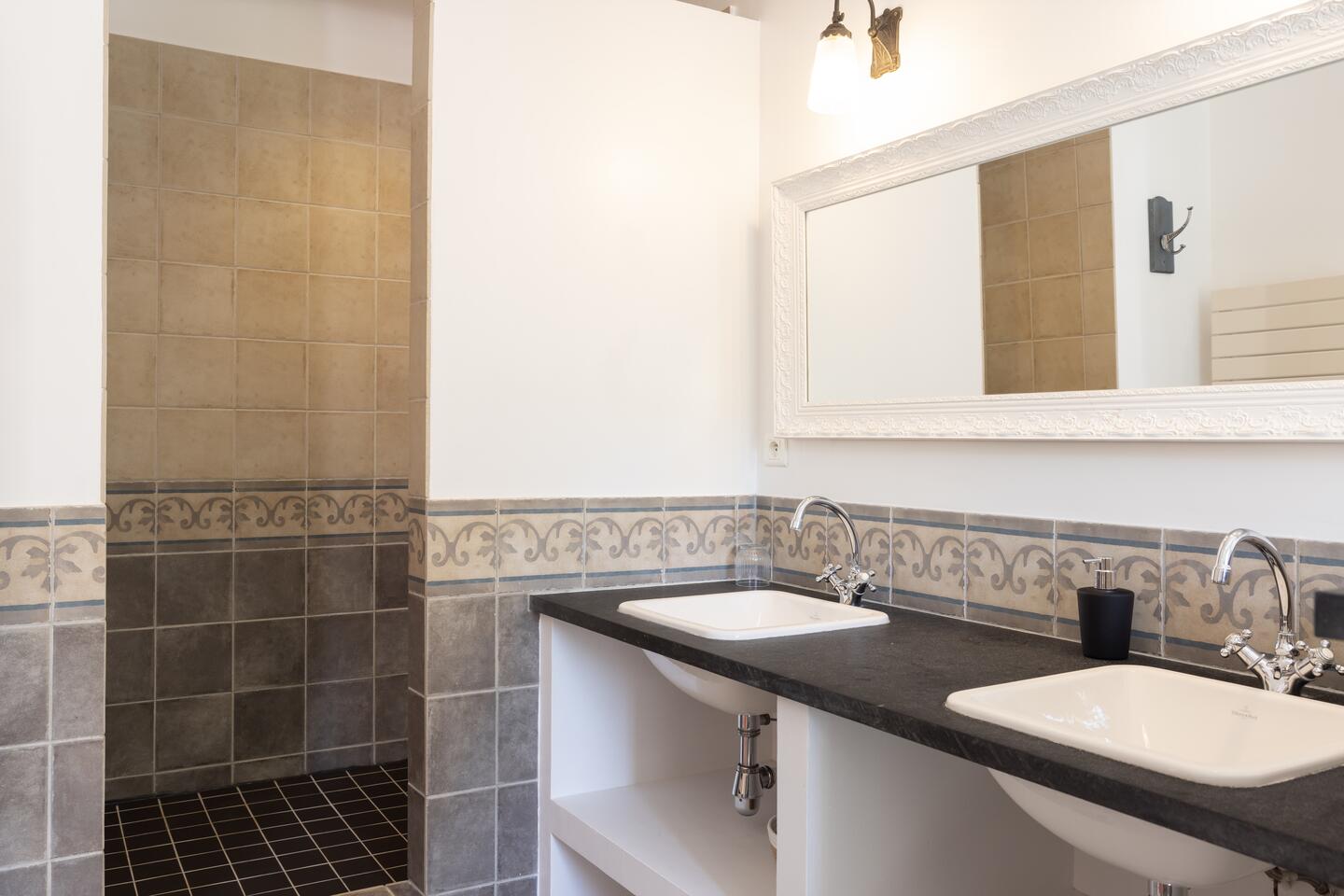 39 - Petite Bastide de Goult: Villa: Bathroom - Orions Badezimmer