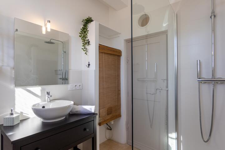 26 - Bastide Le Pradet: Villa: Bathroom