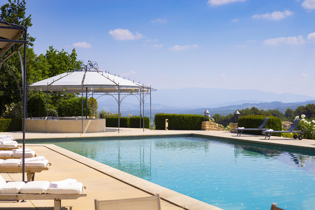 Magnifique propriété avec vue sur la vallée du Luberon 5 - La Roseraie: Villa: Pool