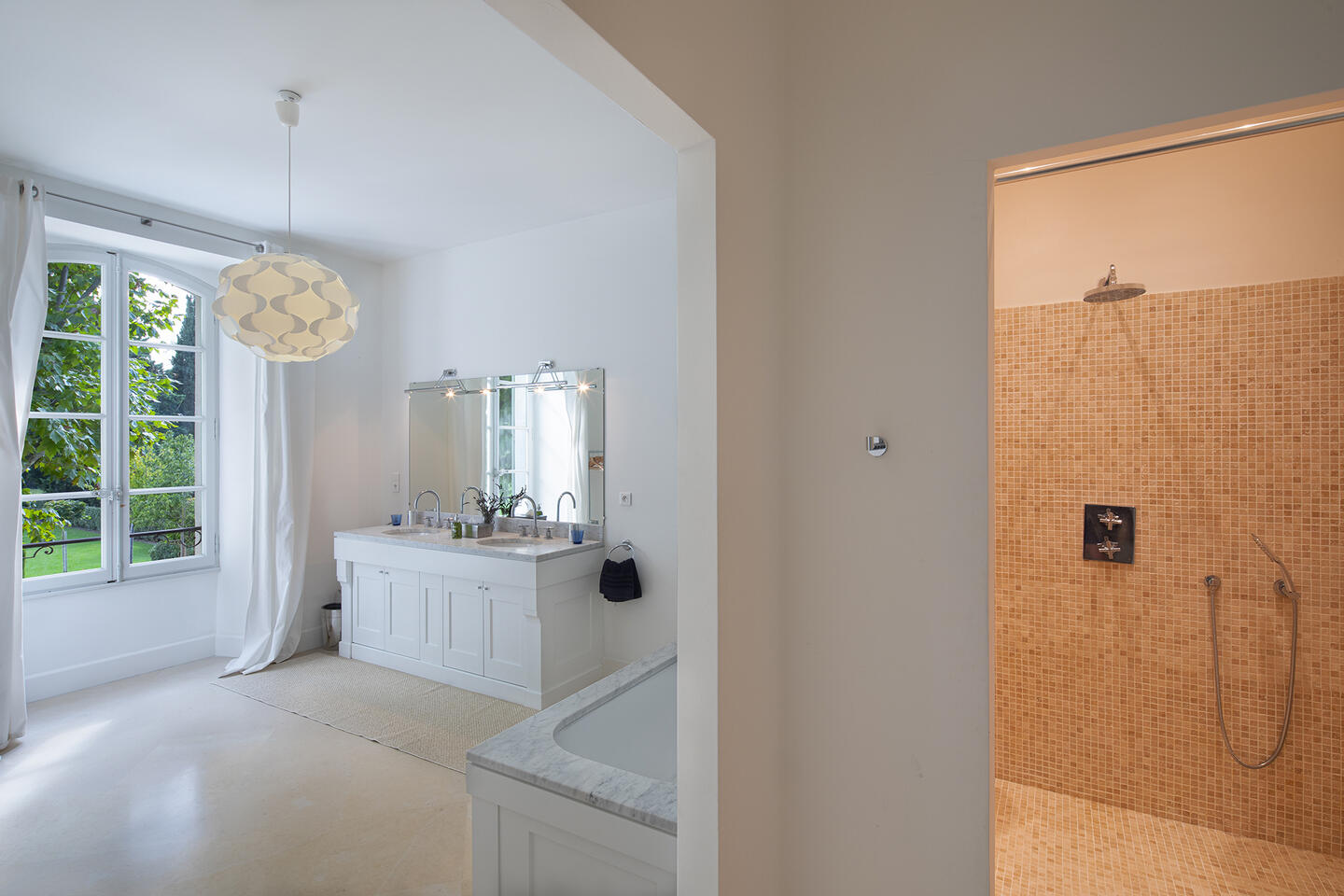 24 - Le Mas de La Crau: Villa: Bathroom