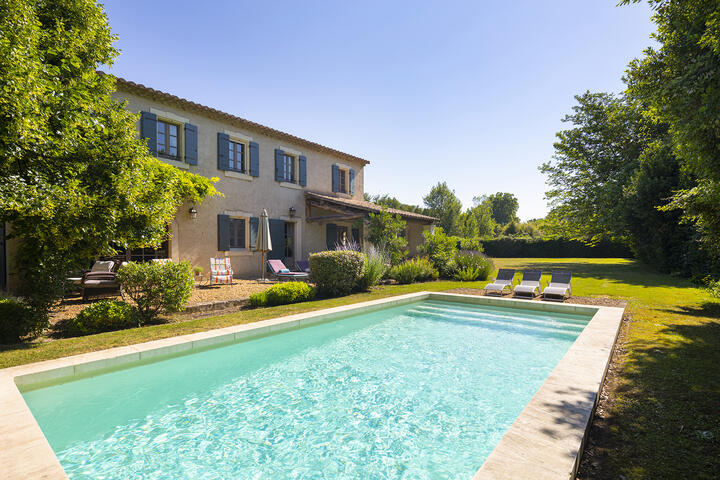 22 - Air-conditioned Bastide with swimming pool near the centre of Saint-Rémy: Villa: Pool