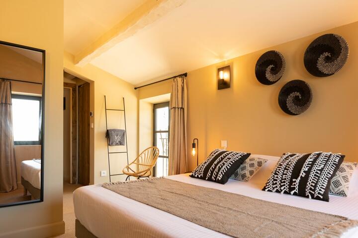 16 - Mas de Provence: Villa: Bedroom
