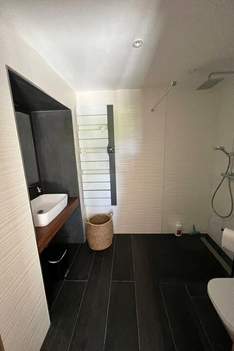 15 - Maison Louise: Villa: Bathroom