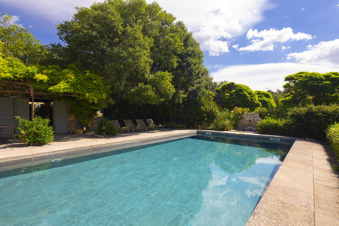 Beautifully Restored Farmhouse with Heated Pool near Gordes 5 - Mas des Lavandes: Villa: Pool