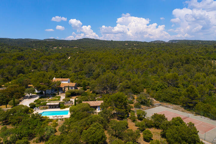 Luxury property with a heated pool and tennis court in Gordes