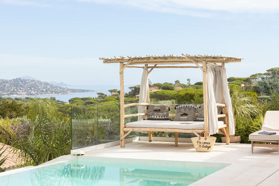 Villa moderne avec piscine à débordement chauffée à Sainte-Maxime 4 - La Villa du Golfe: Villa: Pool