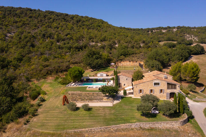 Magnificent property in the countryside of Viens, with panoramic views