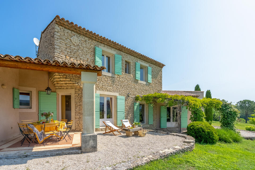 Stylish Villa with a Heated Pool and a Shaded Terrace 4 - Villa Goult: Villa: Exterior
