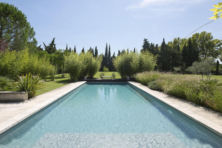 Amazing holiday rental with a heated pool in Saint-Rémy