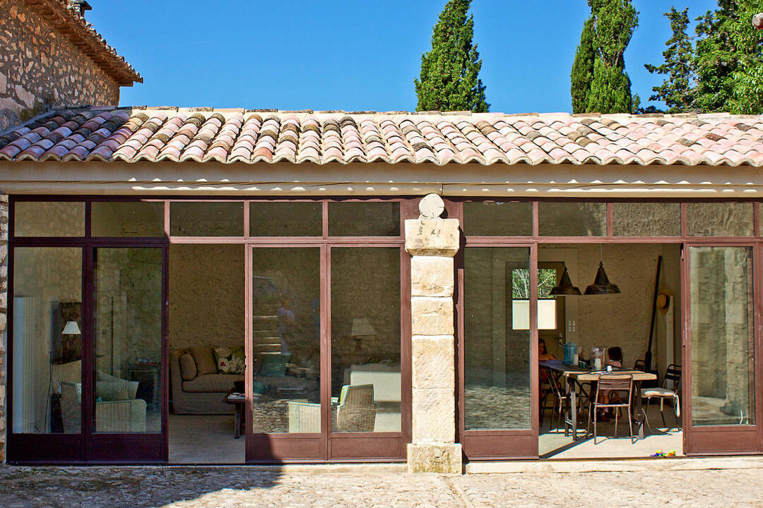 Wunderschön eingerichtetes Ferienhaus im Luberon 4 - Les Oliviers: Villa: Exterior