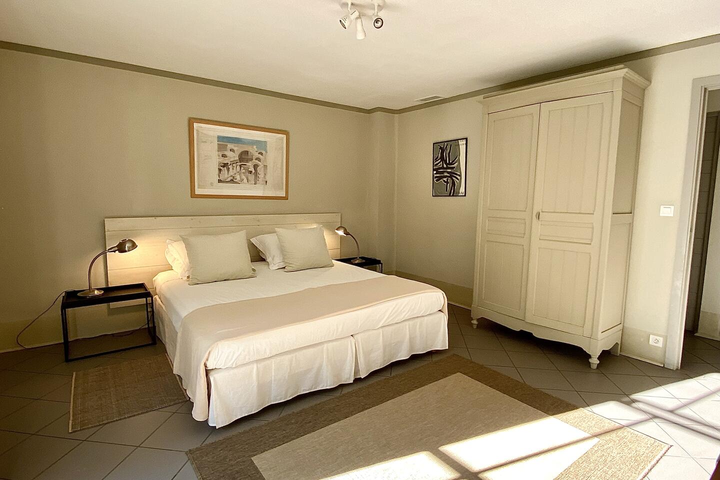 27 - Mas de Cairanne: Villa: Bedroom