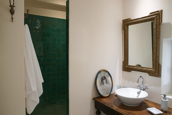 159 - Mas Saint-Rémy: Villa: Bathroom