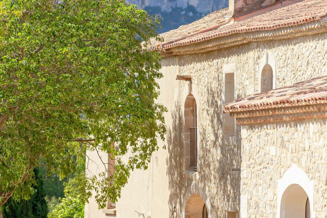 Location de vacances aux Baux-de-Provence 6 - Mas des Roches: Villa: Exterior