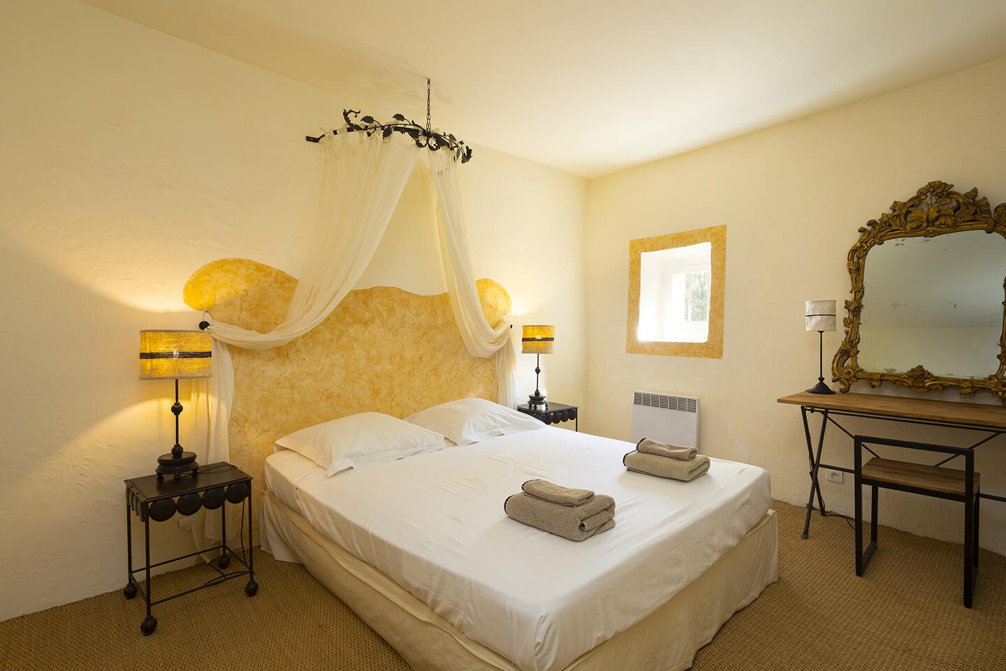 26 - La Garrigue: Villa: Bedroom