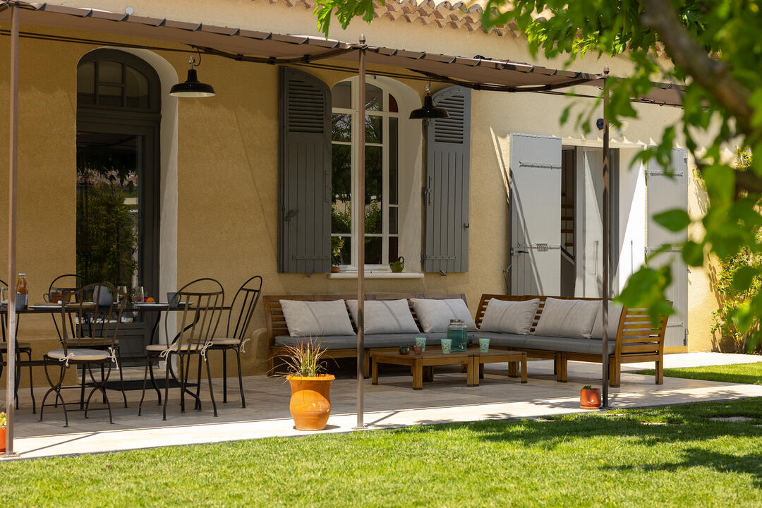 Location de vacances de charme avec piscine chauffée à Saint-Rémy-de-Provence 4 - La Maison de Village: Villa: Exterior