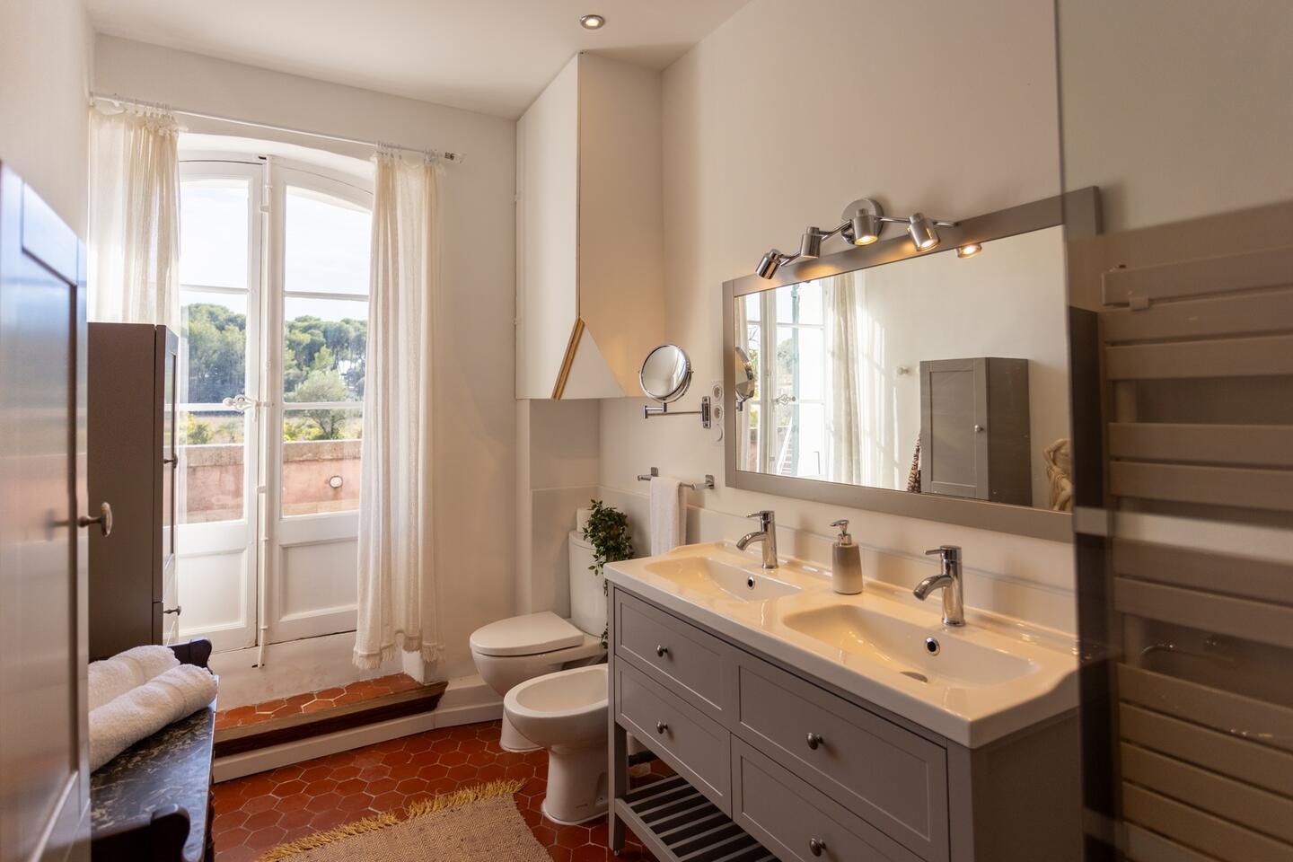 19 - Bastide Le Pradet: Villa: Bathroom