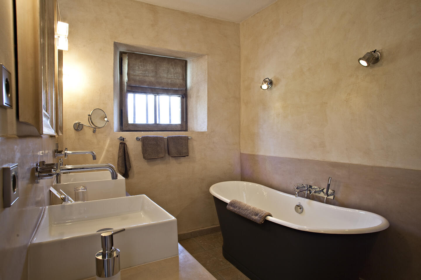 33 - Le Mas à Ménerbes: Villa: Bathroom 2