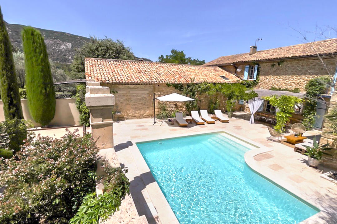 Family-friendly Mas with View of the Luberon Mountains 27 - Le Mas Chopin: Villa: Pool