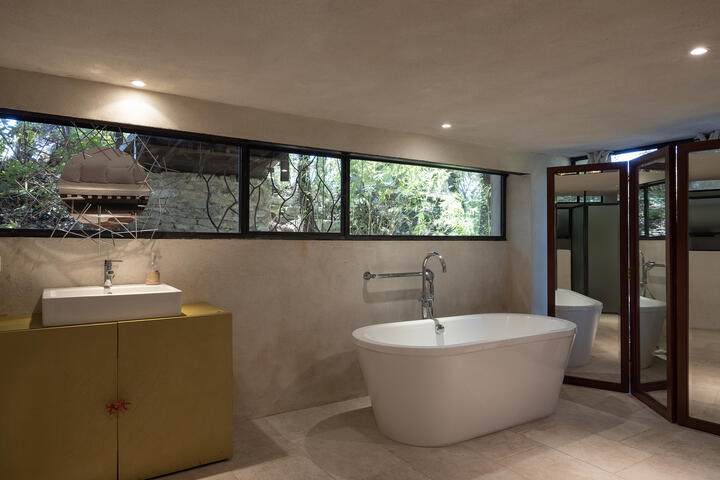 35 - Un Secret Provençal: Villa: Bathroom