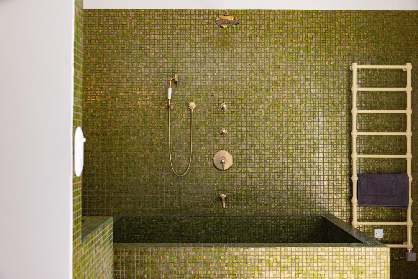 51 - Bastide de Goult: Villa: Interior - La salle de bain de Cassiopée