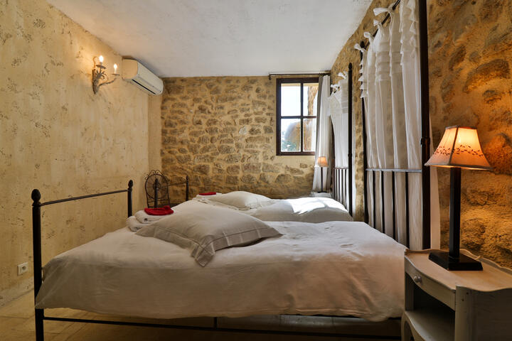 41 - Mas de Beaumes: Villa: Bedroom